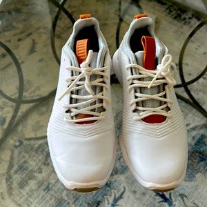 Boys golf shoes puma size 4 white